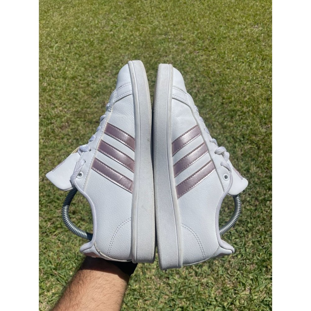 Adidas Womens Shoes Size 9 White Metallic Low Top Logo Laces DA9524 - Picture 5 of 8